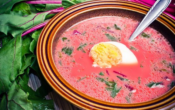 Zupa z botwinki – wiosenny przepis