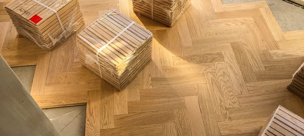Czy warto wybrać drewnianą podłogę?