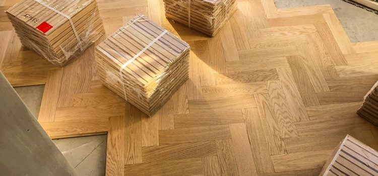 Czy warto wybrać drewnianą podłogę?